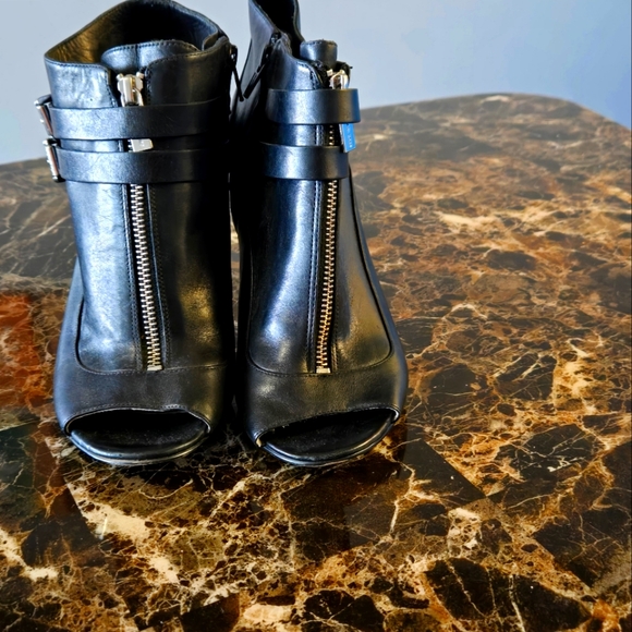 Mk heels - Picture 1 of 4